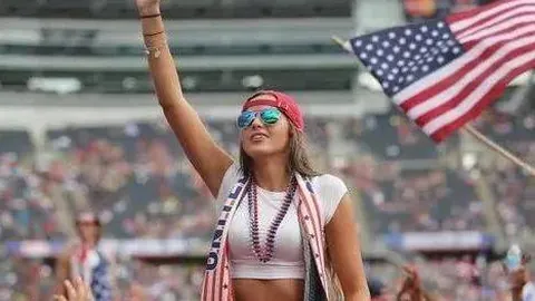 居文君荣获世界棋后桂冠，成就大满贯，中新体育界再续辉煌篇章